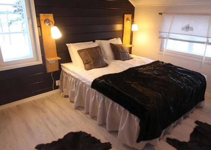 Hotelli Aurora Estate 4*